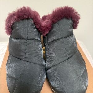 Spyder woman’s Shimmering Black Quilted Slip-On Mules w Burgundy Faux Fur Cuff